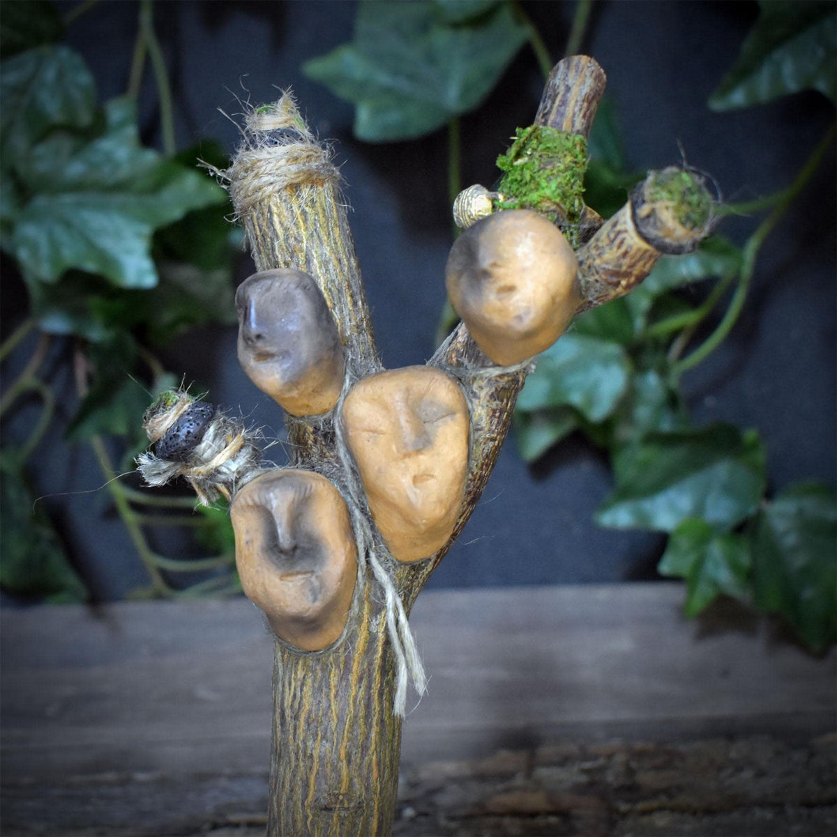 Ritualstab Ahnen Keramik Holz Schamanenstab Rauchbrand Masken Altar Ritual Kunst Unikat Zeremonienstab RST054