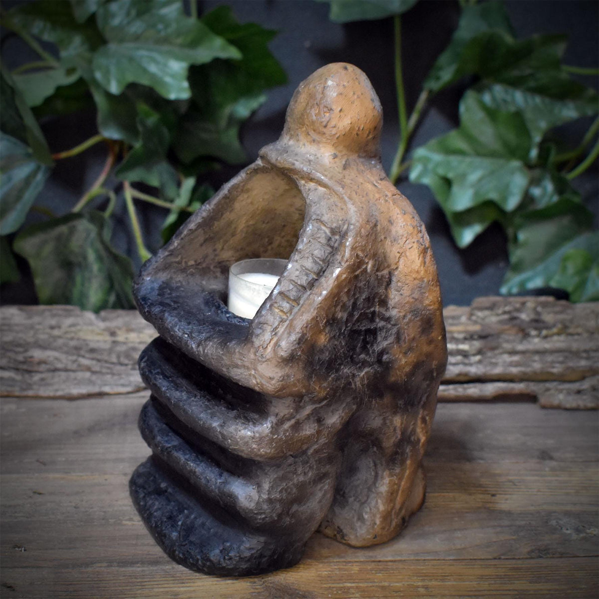 Teelichthalter Holda aus Keramik, Altar Schrein mit Stufen, archaisches Windlicht für Meditation und Rituale, Unikat TKH041