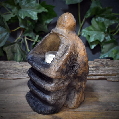 Teelichthalter Holda aus Keramik, Altar Schrein mit Stufen, archaisches Windlicht für Meditation und Rituale, Unikat TKH041