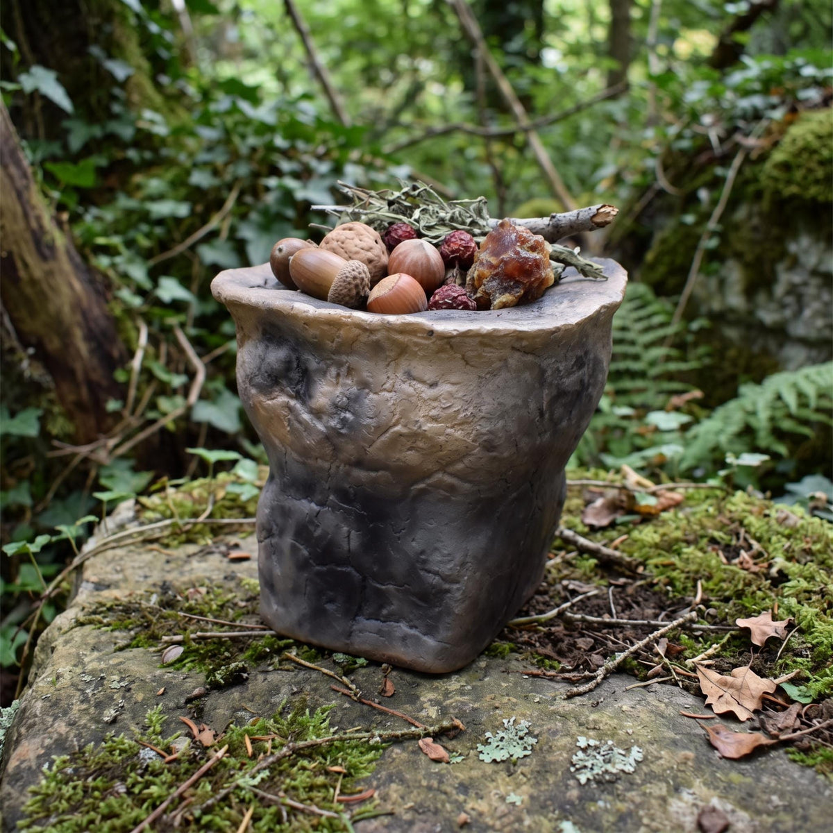 Opferschale Holdas Brunnen aus Keramik, Frau Holle Schale für Altar und Rituale, archaisches Ritualgefäß, Unikat RÄG101