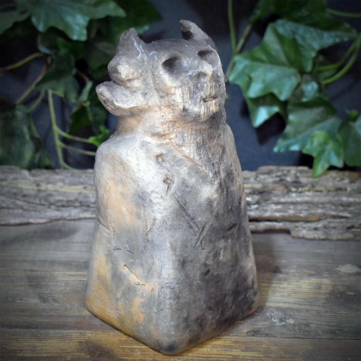 Cernunnos Skulptur aus Keramik, Waldgott Stele als Altarfigur, gehörnter Wächter für Rituale & Erdung, Unikat SKU336