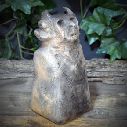Cernunnos Skulptur aus Keramik, Waldgott Stele als Altarfigur, gehörnter Wächter für Rituale & Erdung, Unikat SKU336
