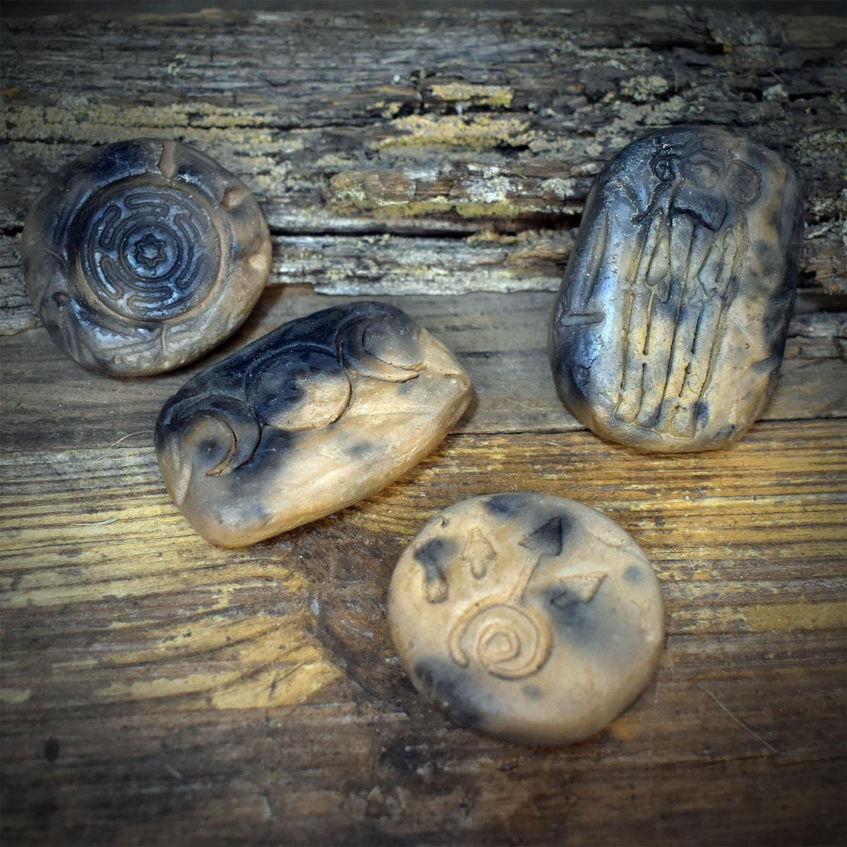 Kühlschrankmagnete Keramik 4er Set, Hekate Rad Neodym Magnete für Memoboard, Mondphasen Talisman Steine Unikat KÜH002