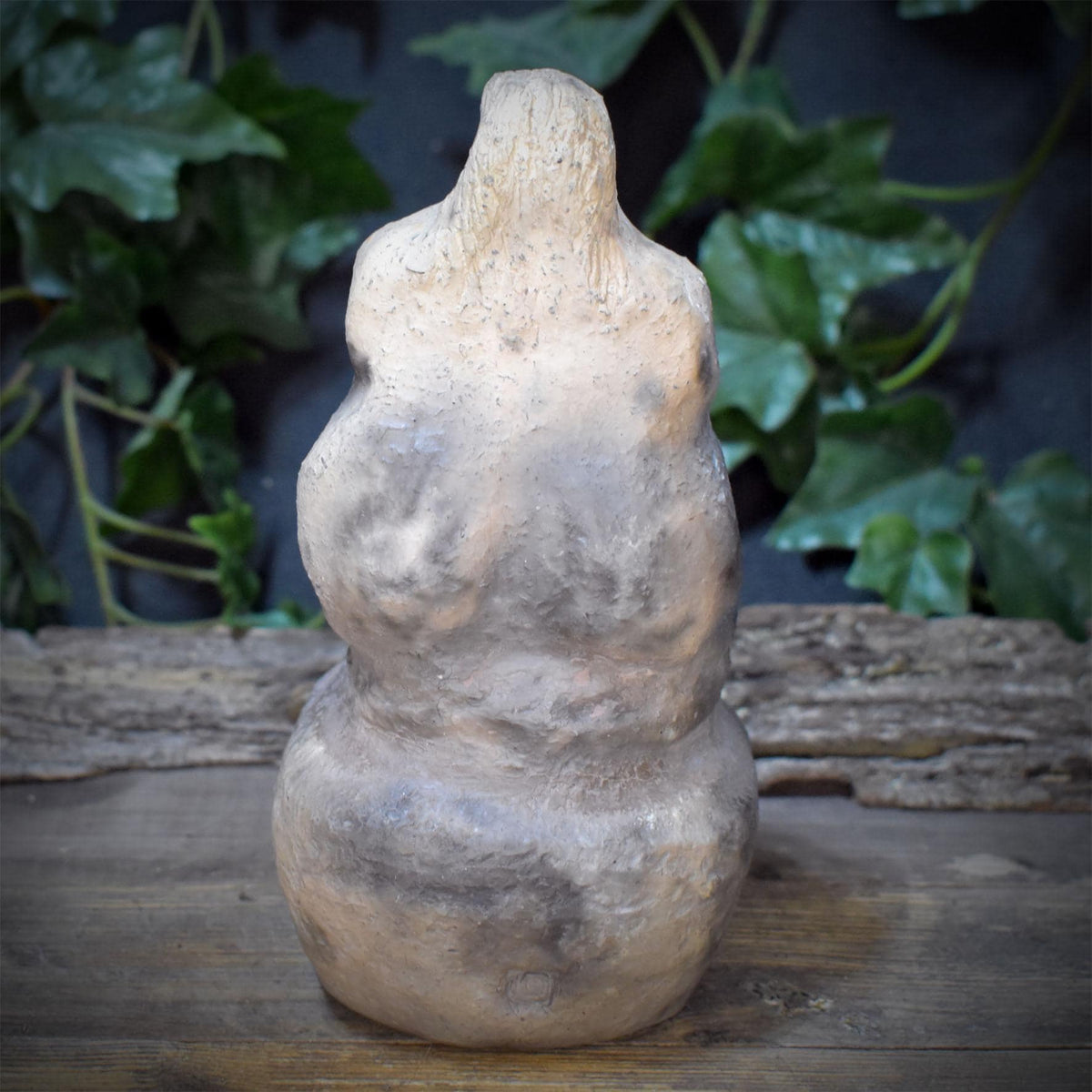 Baba Yaga Skulptur aus Keramik, archaische Hexe auf Mörser mit Stößel aus Holz, Altarfigur Unikat SKU330