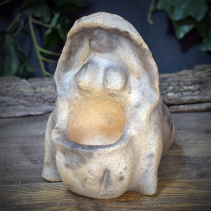 Cerridwen Skulptur Opferschale aus Keramik, keltische Göttin Kessel Figur für Altar und Rituale, Unikat SKU331