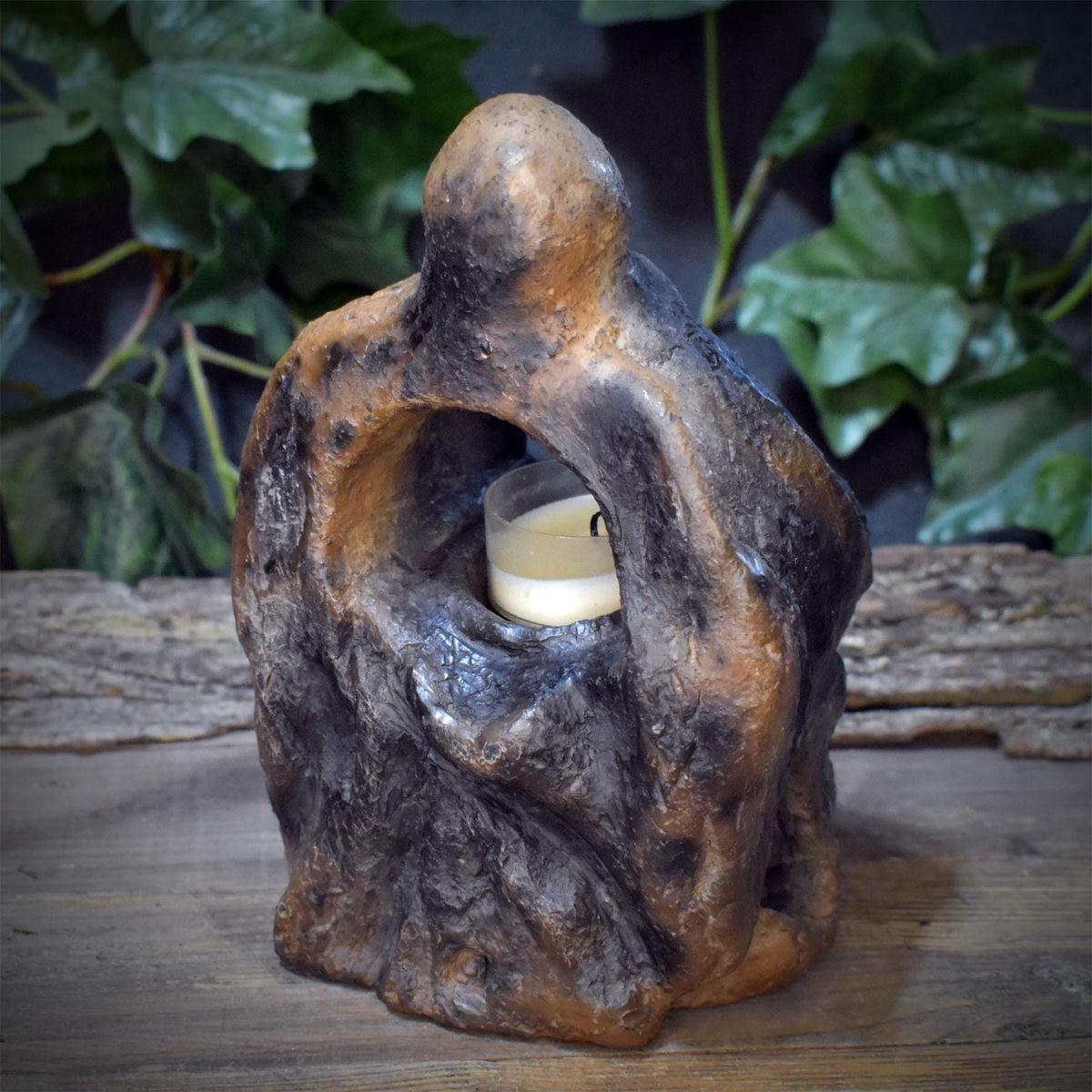 Teelichthalter Holda aus Keramik, Altar Schrein mit Stufen, archaisches Windlicht für Meditation und Rituale, Unikat TKH041
