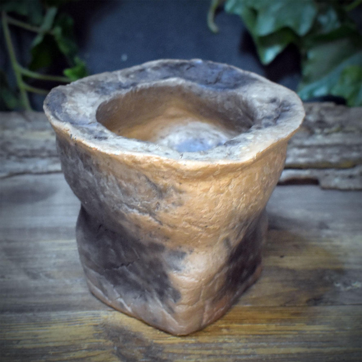 Opferschale Holdas Brunnen aus Keramik, Frau Holle Schale für Altar und Rituale, archaisches Ritualgefäß, Unikat RÄG101