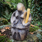 Baba Jaga Skulptur im Mörser aus Keramik, Hexe Altarfigur mit Holzstößel und Hühnerfuß Relief, Unikat SKU335
