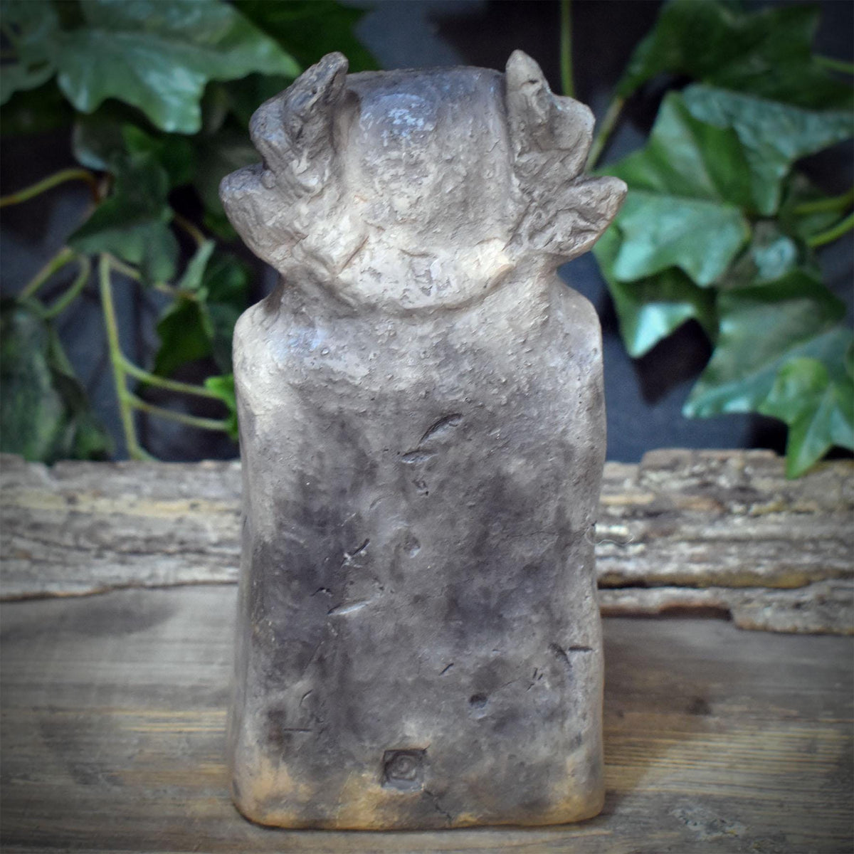 Cernunnos Skulptur aus Keramik, Waldgott Stele als Altarfigur, gehörnter Wächter für Rituale & Erdung, Unikat SKU336