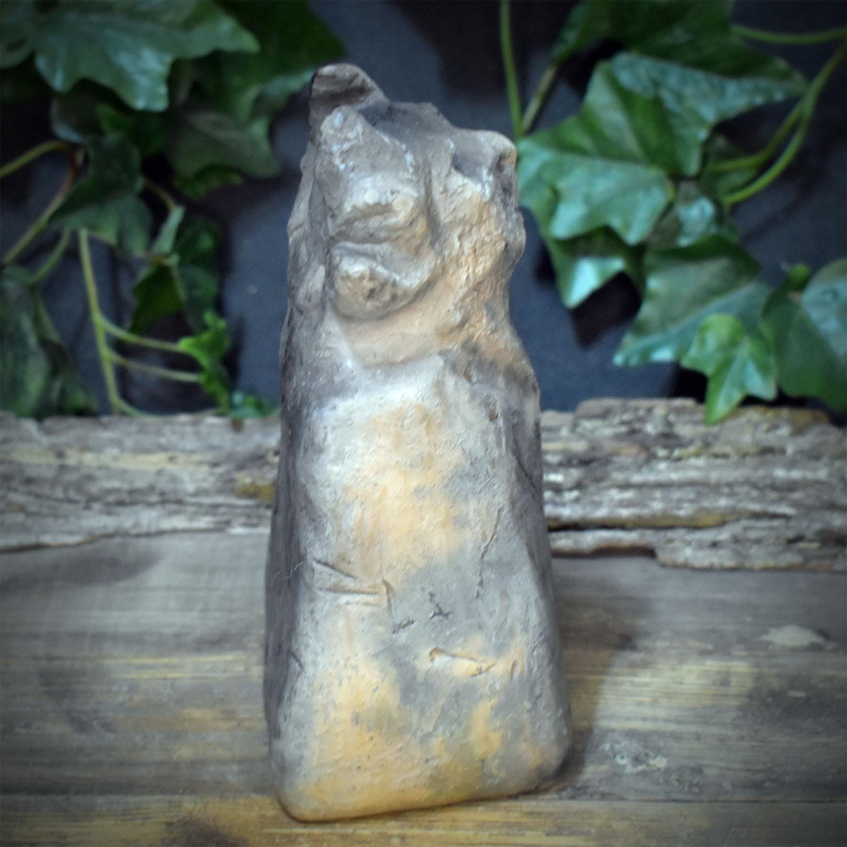Cernunnos Skulptur aus Keramik, Waldgott Stele als Altarfigur, gehörnter Wächter für Rituale & Erdung, Unikat SKU336