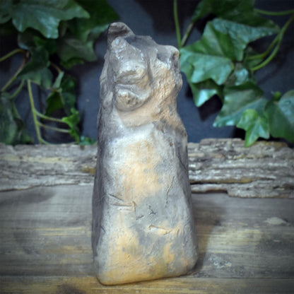 Cernunnos Skulptur aus Keramik, Waldgott Stele als Altarfigur, gehörnter Wächter für Rituale & Erdung, Unikat SKU336