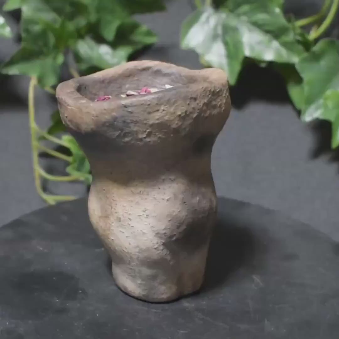 Der Leib der Erde – Räucherkelch in weiblicher Form - RÄG068