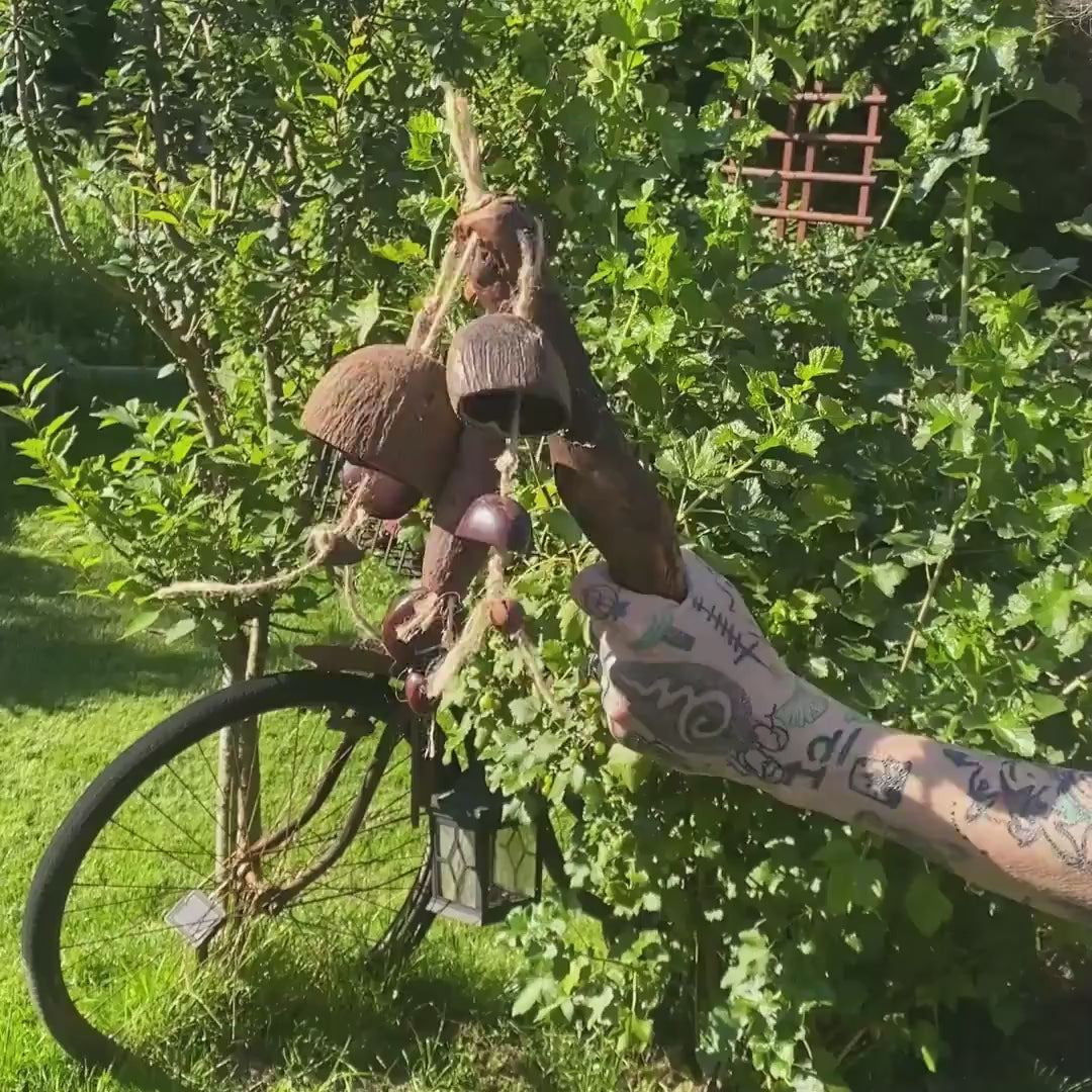 Shipibo Seed Rattle – Schamanenrassel mit Adlerrelief & Wurzelholzgriff - handgefertigtes Unikat - Art.Nr.: SRA034